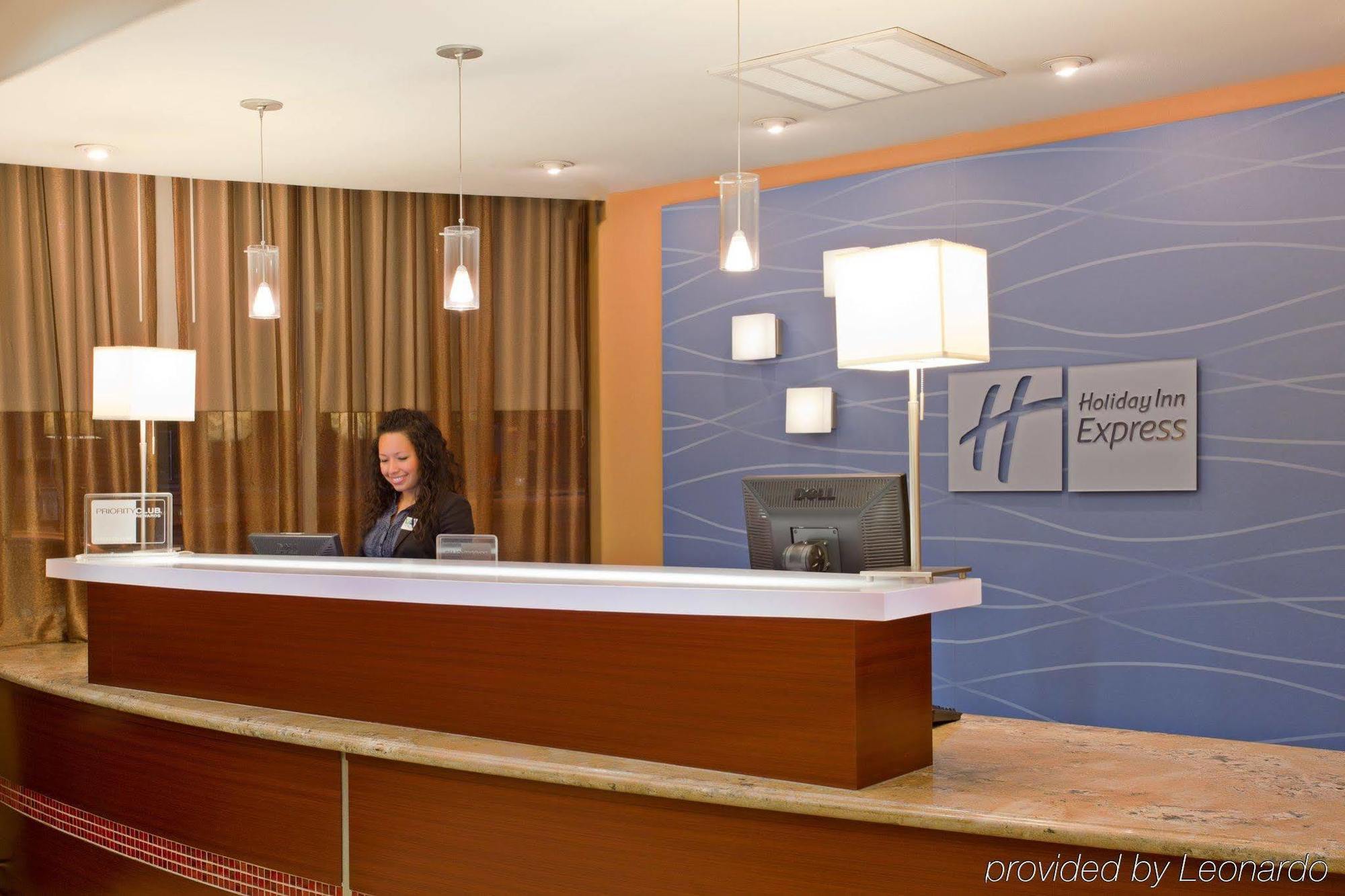 Hotel Express West Angeles By Ihg 3*