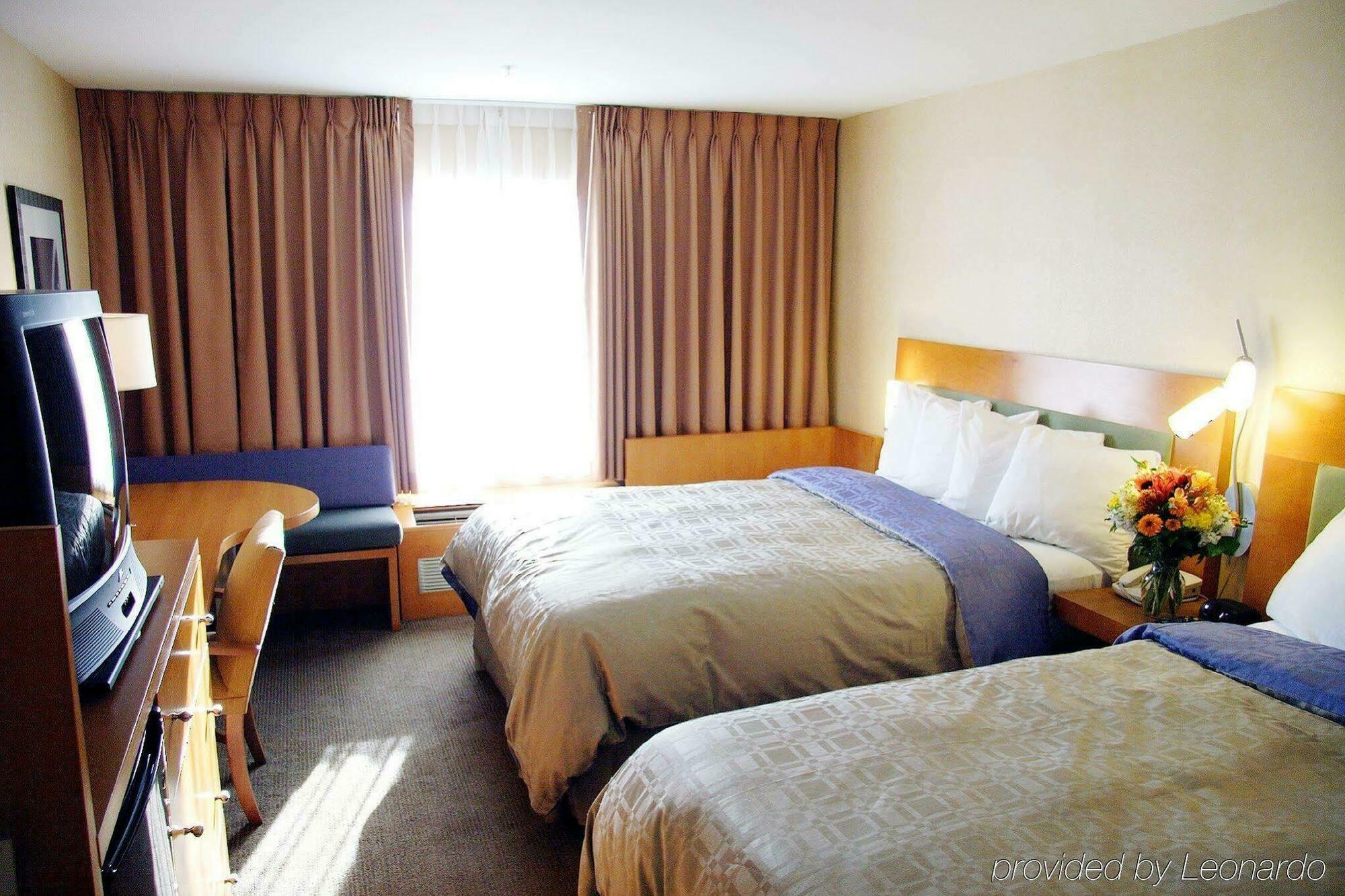 Express West Angeles By Ihg Hotel 3*